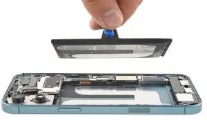 Poți repara acum iPhone 16 acasă. Cât costă piesele originale de la Apple
