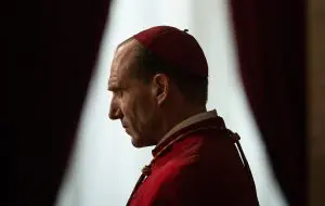 Conclave review – Politică și tensiune la Vatican