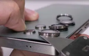 Sticla Armor 2 de pe Galaxy S25 Ultra se zgârie mai ușor, spun testele independente