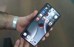 Xiaomi 16 s-ar putea lansa mai devreme decât ne așteptam, la pachet cu o baterie uriașă