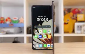 Pliabilul Oppo Find N6 promite să fie mai subțire și mai ușor decât un telefon „tradițional”
