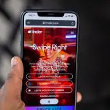Aplicația Tinder testează căutări în funcție de înălțime