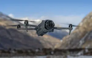 DJI lansează Mavic 4 Pro: camere Hasselblad, autonomie de 51 minute și viteză de 90 km/h