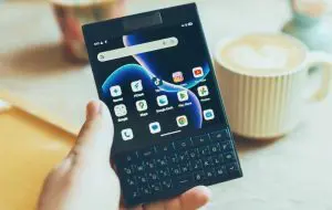 Unihertz Titan 2 readuce ideea tastaturii Qwerty de la Blackberry