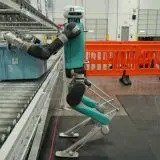 Amazon antrenează roboți umanoizi pentru a-i folosi ca livratori