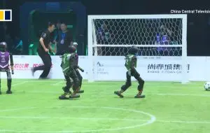 Primul meci de fotbal între roboți controlați de AI a avut loc în China. VIDEO