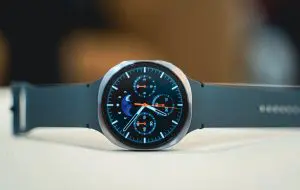 Samsung anunță Galaxy Watch8: design mai subțire și un model „Classic” cu rotiță