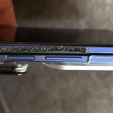 Motivul ciudat pentru care utilizatorii de Fold7 își lipesc șmirghel pe telefon