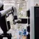 Chinezii au depășit robotul Optimus al Tesla: Walker S2 își schimbă și bateria