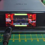 Doom pe încărcătorul de telefoane? Un modder a transformat un accesoriu într-o consolă de jocuri