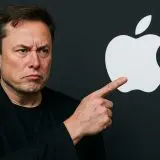 Elon Musk acuză Apple că împiedică alte companii AI să ajungă pe primul loc în App Store