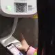 Distopie în China: toaletele publice îți dau hârtie igienică doar dacă vezi o reclamă
