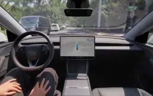Tesla renunță la promisiunea falsă că mașina poate conduce singură