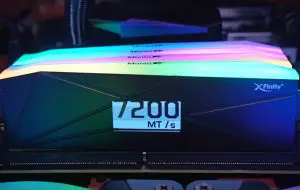Cum arată primele module de RAM DDR5 cu OLED?