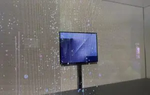 Samsung a dezvăluit primul său telefon tri-fold la summitul APEC din Coreea de Sud