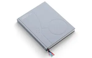 Sony aniversează 30 de ani de PlayStation cu o carte de 1.500 lei și o pereche de pantofi