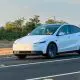Tesla Model Y „low-cost” în primele fotografii reale. Ce lipsește și cât va costa