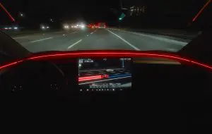 Update controversat: Tesla afișează „reclame” pe ecranele mașinilor de peste 40.000 de euro