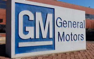 General Motors spune adio smartphone-ului în mașină