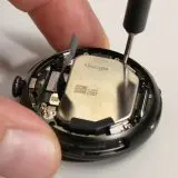 Într-un ocean de ceasuri de „unică folosință”, Pixel Watch 4 este cel mai ușor de reparat