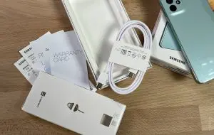 După încărcător, terminalele smartphone rămân și fără cablu USB în cutie