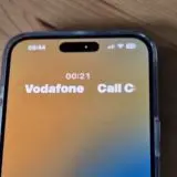 Clienții Vodafone, revoltați: operatorul introduce o taxă pentru prioritate la servicii cu clienții