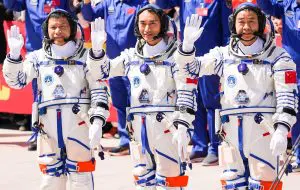 Deșeurile spațiale pun în pericol o misiune chineză în spațiu