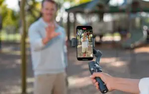 DJI Osmo Mobile 8 aduce funcții noi față de versiunile anterioare