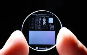 Nu e SF: cristalele 5D pentru stocarea de date există și vor rezista 14 miliarde de ani