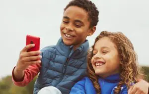 XploraOne este telefonul conceput special pentru a proteja copiii de rețelele de socializare