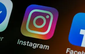 Instagram generază descrieri SEO AI pentru postări cu impact negativ pentru companii