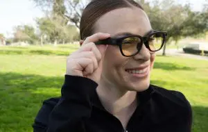 Ochelarii Mentra Live promit libertate totală de livestreaming, chiar și pe platforme pentru adulți