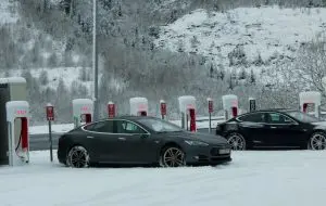 Norvegia atinge un record istoric: 97% din mașinile vândute sunt electrice sau electrificate