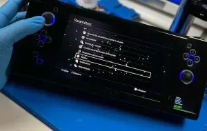 Un utilizator Reddit a creat ce nu a avut curaj PlayStation: un PS4 Slim portabil