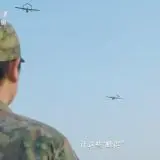 Tehnologie de război prezentată de armata Chinei: un singur soldat poate controla 200 de drone odată