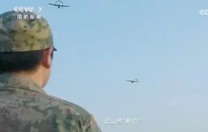 Tehnologie de război prezentată de armata Chinei: un singur soldat poate controla 200 de drone odată