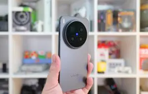 Pe când unii producători abia ating 5.000 mAh, Vivo testează un telefon cu baterie de 12.000