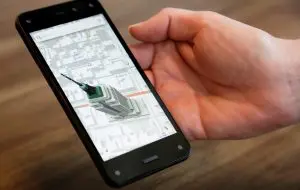 Amazon dezvoltă „Transformer” un telefon AI cu ecran alb-negru