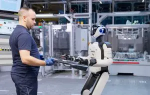 iFACTORY: BMW aduce roboți umanoizi în fabricile din Germania