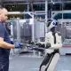 iFACTORY: BMW aduce roboți umanoizi în fabricile din Germania