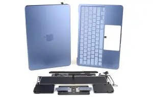 iFixit: MacBook Neo este cel mai reparabil laptop Apple din ultimii 14 ani