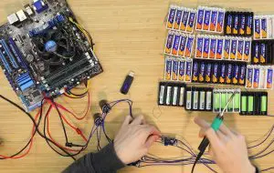 De câte baterii ai nevoie ca să alimentezi un PC?