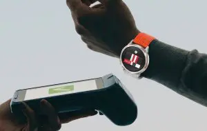 HUAWEI aduce plățile contactless pe smartwatch-uri prin Curve Pay în România