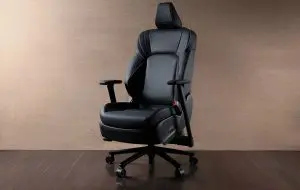 Toyota a lansat un scaun de gaming de 3.500$ cu încălzire și baterie încorporată