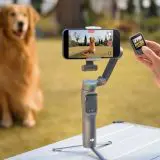 DJI Osmo Mobile 8P aduce chiar și o telecomandă wireless