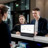 Philips lansează monitorul standalone cu ecran și pe față, și pe spate