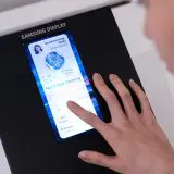 Samsung prezintă un ecran care îți măsoară pulsul și tensiunea