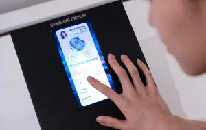 Samsung prezintă un ecran care îți măsoară pulsul și tensiunea