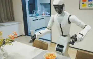 Viitorul a început deja în China: s-a lansat Shiguang S1, primul robot casnic universal