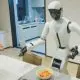 Viitorul a început deja în China: s-a lansat Shiguang S1, primul robot casnic universal